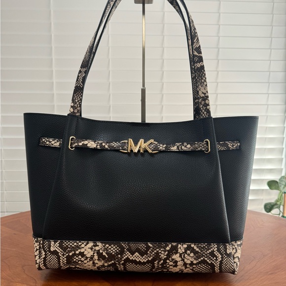 Michael Kors Handbags - Michael Kors purse